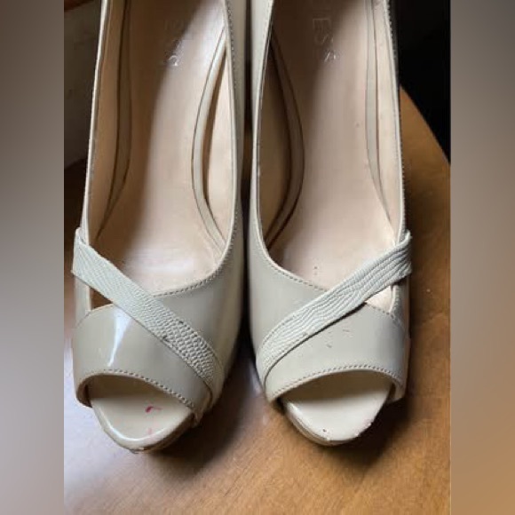 Guess beige stilettos -size 8M - Picture 2 of 4